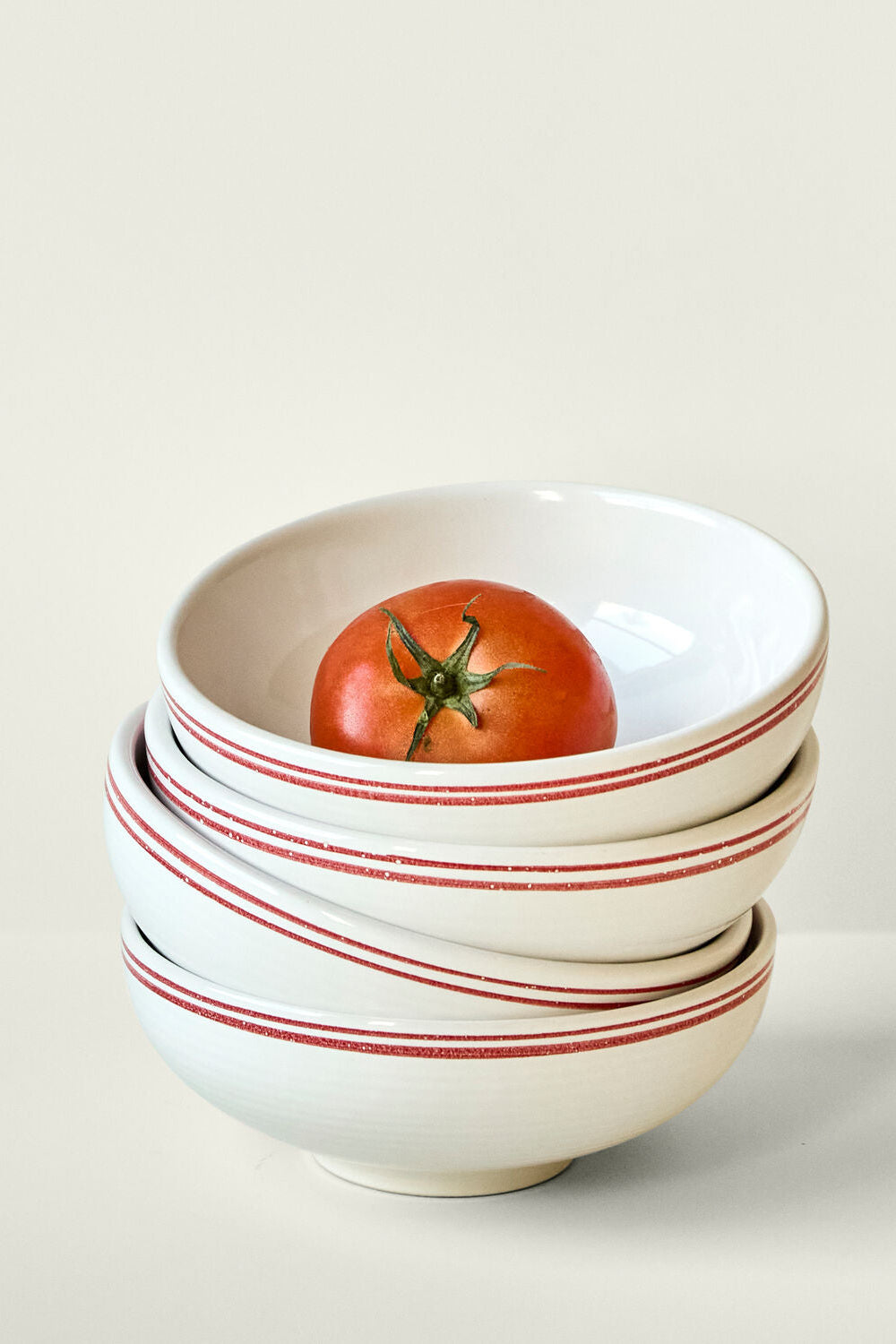 Bistro skåle 2 stk, rød/hvid - Ø15,5 cm